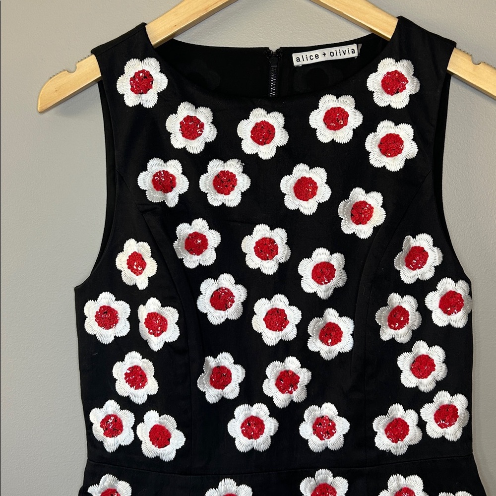 Alice + Olivia Lindsay Floral Sequins Embroidered Dress Black Red White - Picture 4 of 14